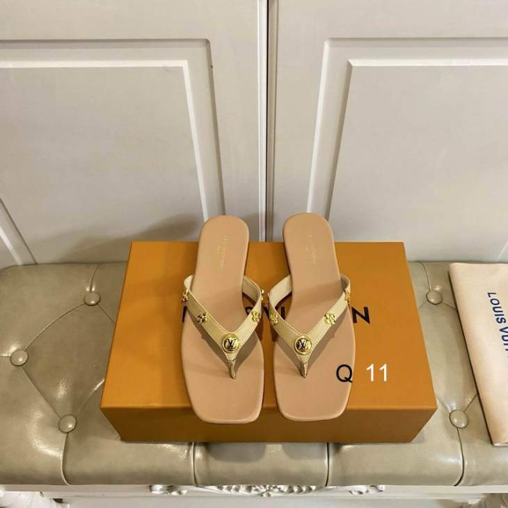 Picture of Louis Vuitton Slippers _SKULVsz35-40Y0504417